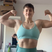 19 years old Fitness girls Patricia Flexing muscles