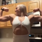 19 years old Fitness girl Lauren Flexing biceps
